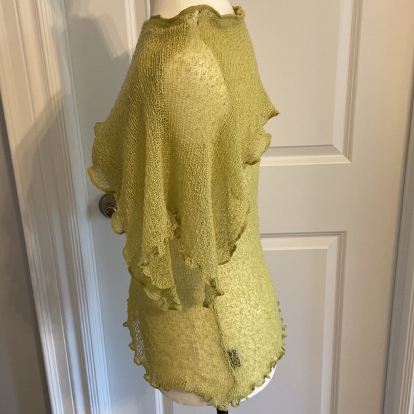 Beautiful Vintage Lime Green Fine Crocheted Knit Top. One size. - Picture 5 of 10
